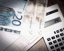 Προϋπολογισμός: Υπερεισπράξεις φόρων 2,9 δισ. ευρώ στο α’ πεντάμηνο του 2022