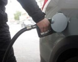 «Ανάσα» για τους καταναλωτές από την πτώση των τιμών του πετρελαίου