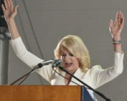 Θεοδώρα Τζάκρη – Ανεπανάληπτη προεκλογική συγκέντρωση στα Γιαννιτσά