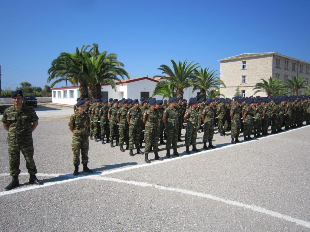 Στρατός: Επανέρχεται η 12μηνη θητεία, αναμονή για την υποχρεωτική στράτευση στα 18