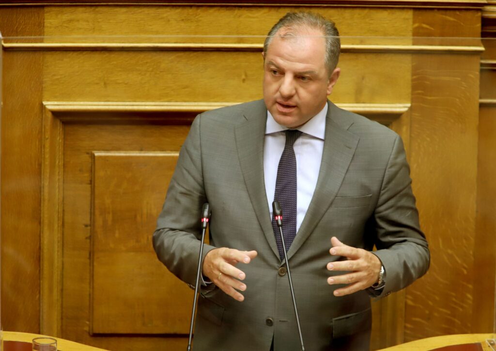 Το ζήτημα των αμπελοπαραγωγών της περιοχής Αλμωπίας έθεσε στον ΥΠΑΑΤ ο Διονύσης Σταμενίτης
