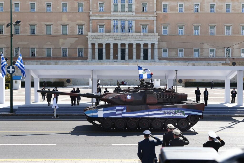 25η Μαρτίου: Δέος από την μεγαλειώδη στρατιωτική παρέλαση – Εντυπωσιακές εικόνες