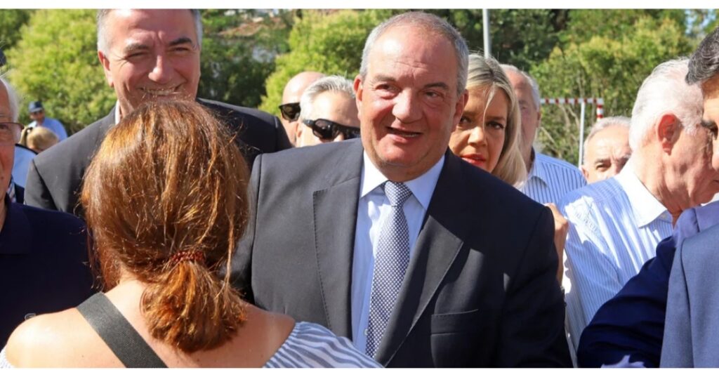 Ο Καραμανλής απαντά στον Σημίτη: Η Συμφωνία του Ελσίνκι αμφισβητούσε την εδαφική ακεραιότητα της Ελλάδασ