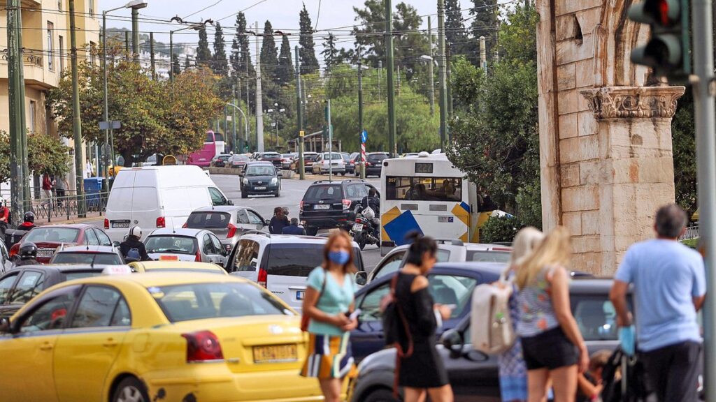 Αλλάζουν όλα στα διπλώματα και τις εξετάσεις οδήγησης: Στο τιμόνι από τα 17, τι περιλαμβάνει το νέο νομοσχέδιο