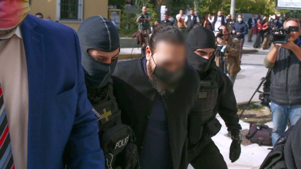 Επίθεση με καυστικό υγρό στη Μονή Πετράκη: Στη φυλακή επέστρεψε ο ιερέας «βιτριολιστής»
