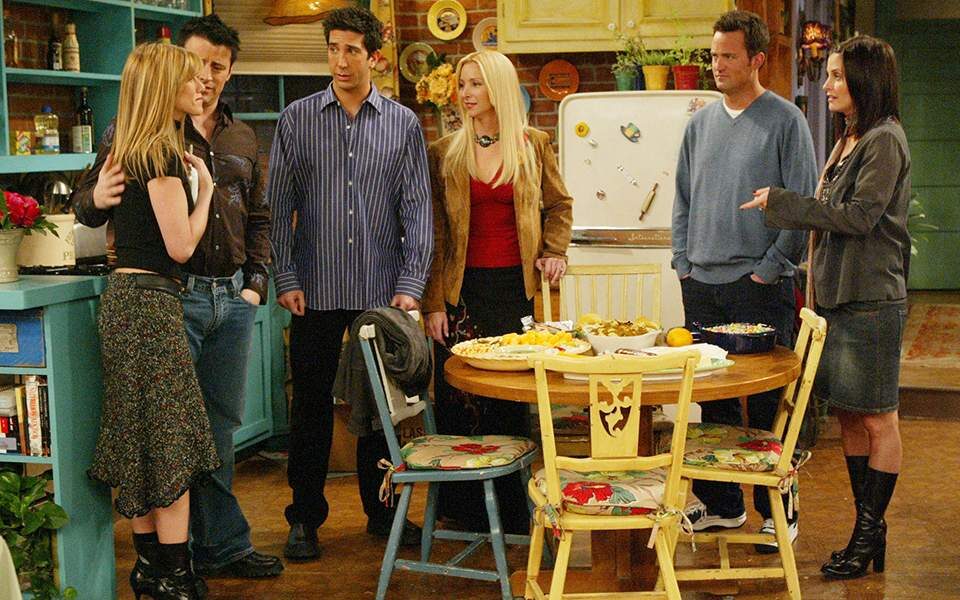 «Friends», 18 χρόνια από το φινάλε της σειράς: Γιατί συνεχίζουμε να την αγαπάμε