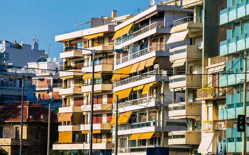 Χωρίς πιστοποιητικό ΕΝΦΙΑ οι διορθώσεις σε συμβόλαια ακινήτων