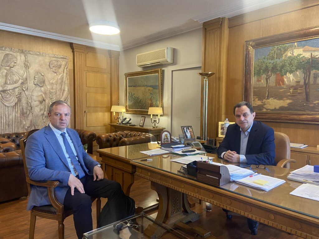 Οι ανησυχίες των κερασοπαραγωγών στο επίκεντρο της συνάντησης μεταξύ Δ. Σταμενίτη και Υπουργού Αγροτικής Ανάπτυξης.