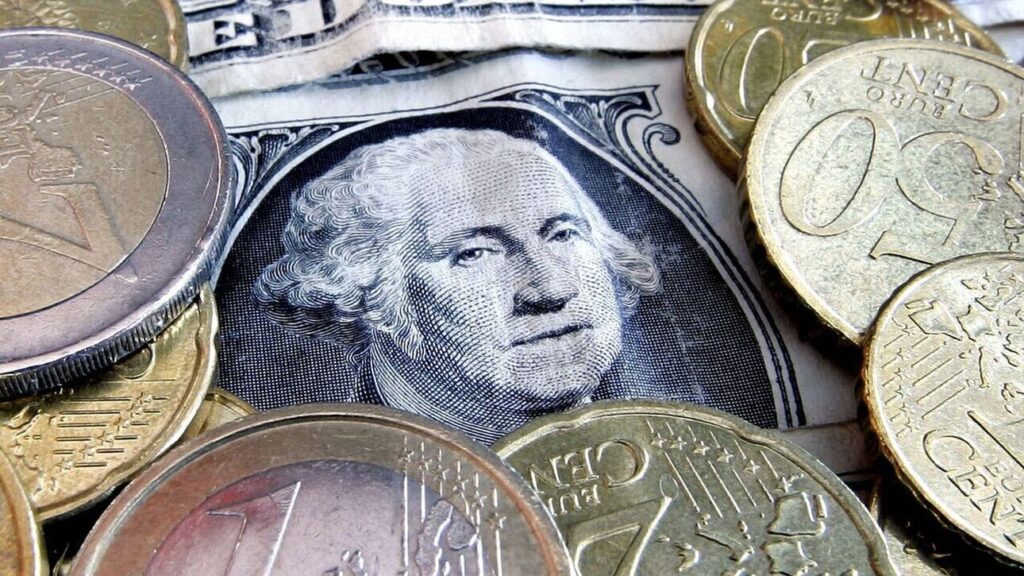 Υποχώρησε ξανά κάτω από το 1 δολάριο το ευρώ – Πού θα φθάσει