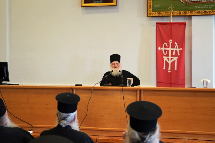 «Ο διάκονος του ιερού θυσιαστηρίου πρέπει να αναπαύσει τον Θεό και μετά τους άλλους»