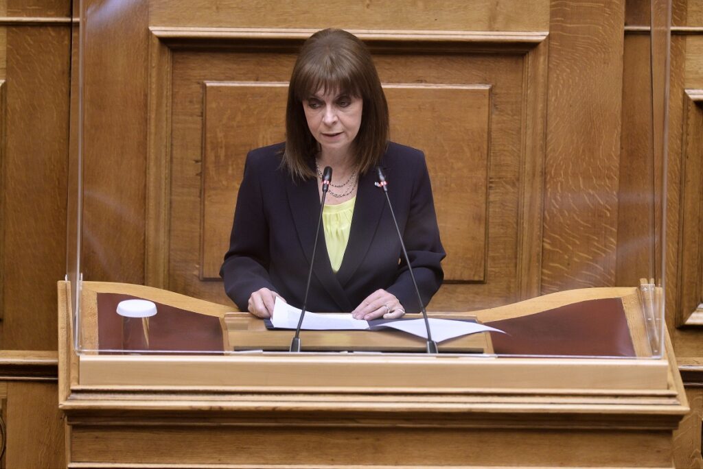 Τηλεφωνική επικοινωνία Σακελλαροπούλου με τον Βασιλιά Κάρολο
